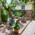 Σπίτι διακοπών Le Logis Des Remparts A L'interieur De La Cite Medievale, Jardin Prive, Parking Inclus *