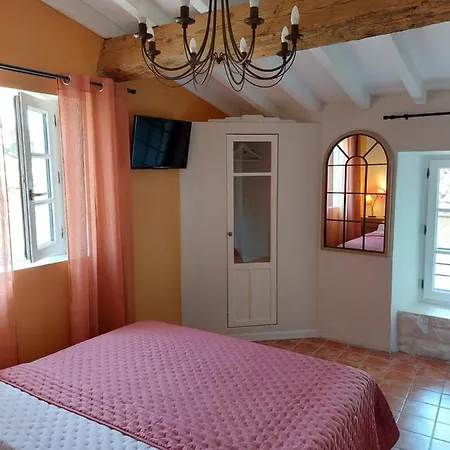 Le Logis Des Remparts Coeur De La Cite Medievale Et Parking Inclus Holiday home *