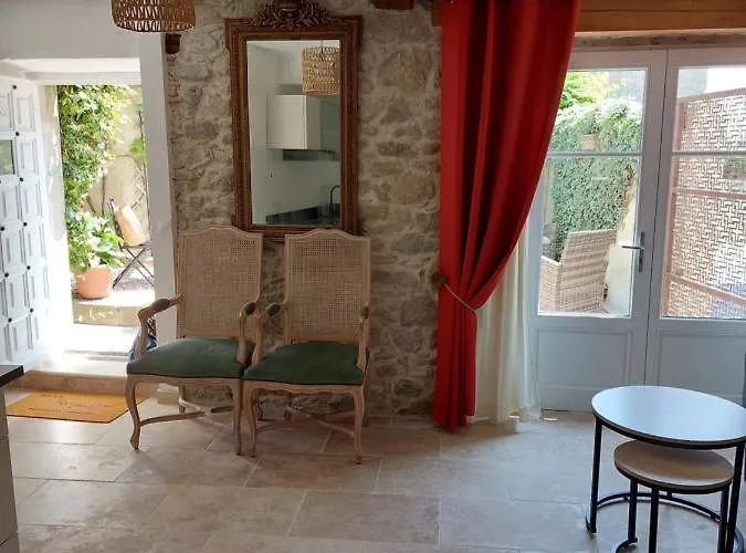 Σπίτι διακοπών Le Logis Des Remparts A L'interieur De La Cite Medievale, Jardin Prive, Parking Inclus