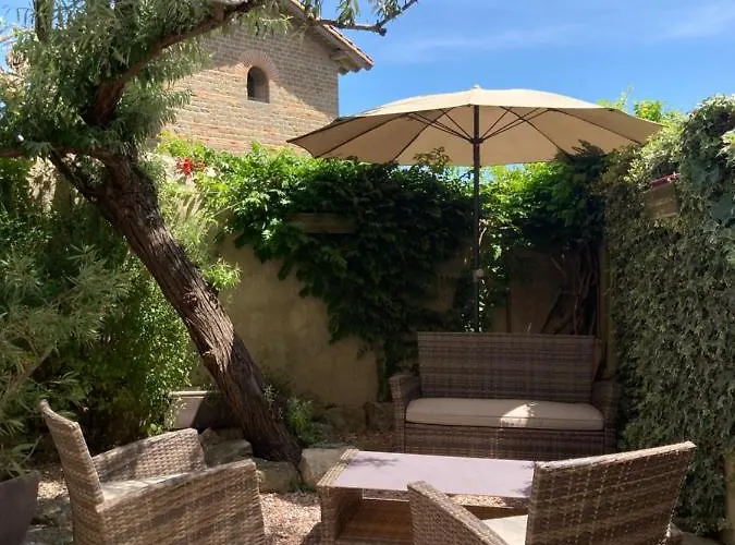 Σπίτι διακοπών Le Logis Des Remparts A L'interieur De La Cite Medievale, Jardin Prive, Parking Inclus *
